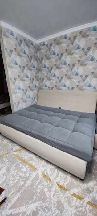 Продаётся диван.