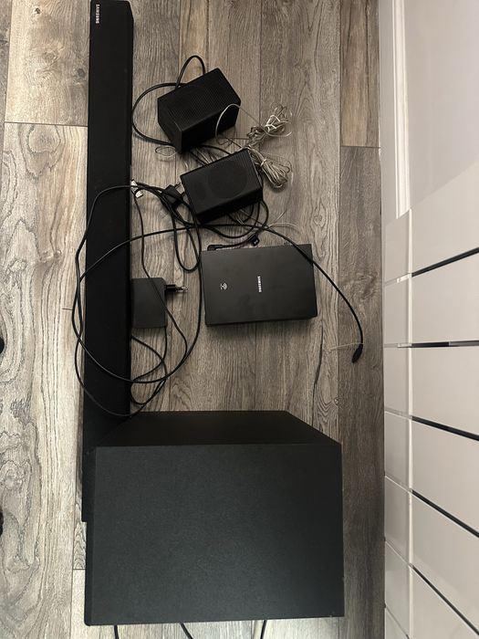 Vand Soundbar Samsung HW-R470, 4.1, 240W, Wireless, Dolby, Negru