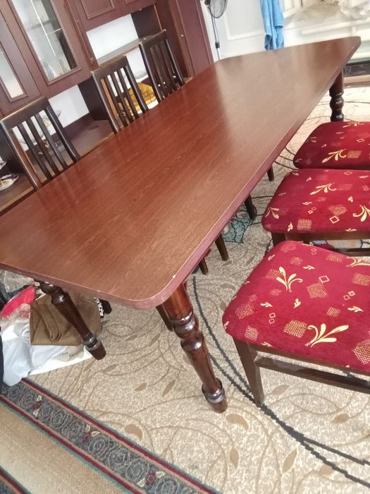 Стол 6 стул хорошее продается.