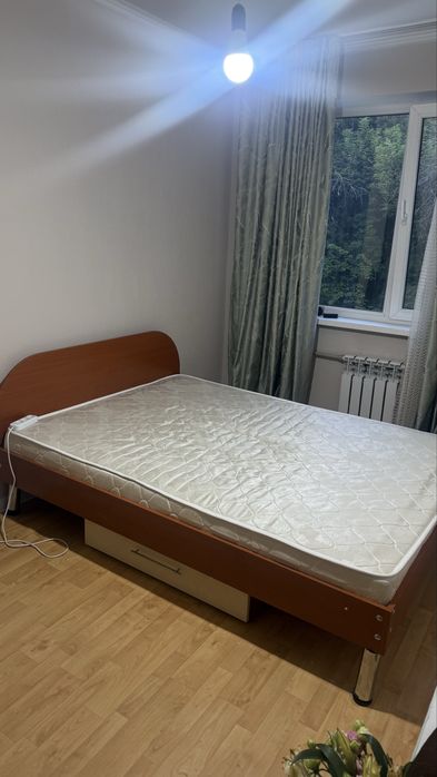 Кровать с матрасом