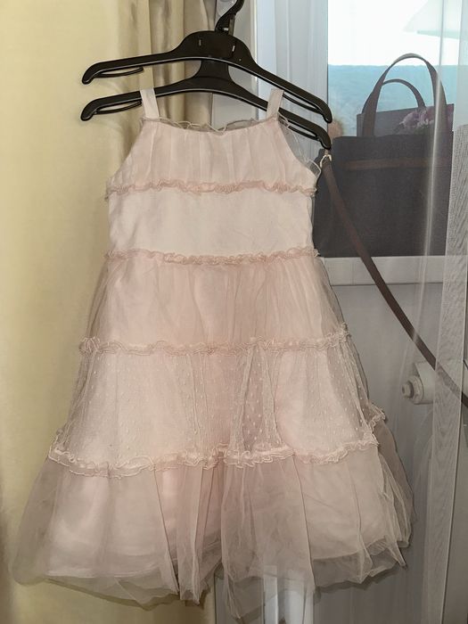 Продам платье на девочку 4-6 лет