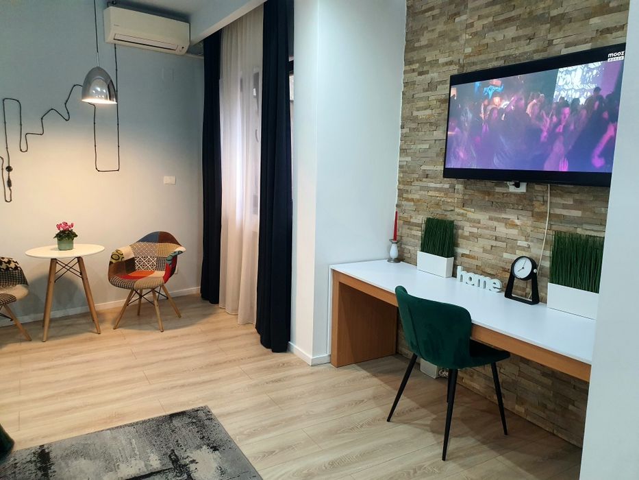 Regim hotelier, Universitate, Romana