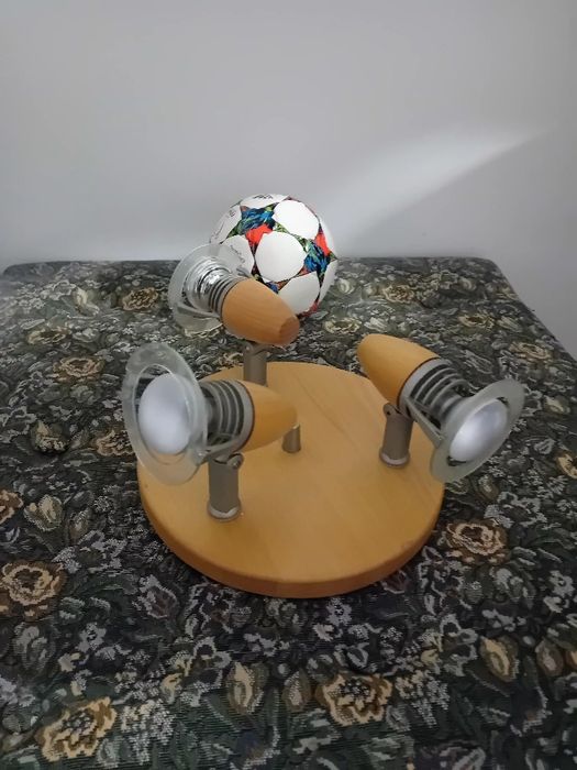 Plafoniera cu spoturi