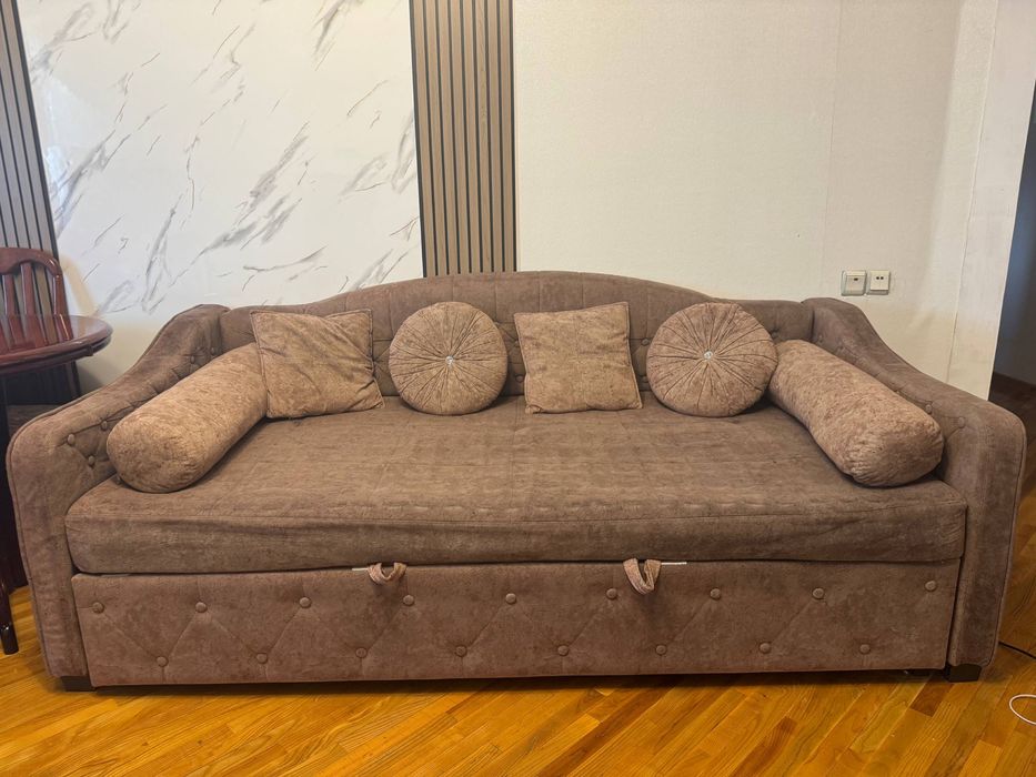 Продам диван для гостиной