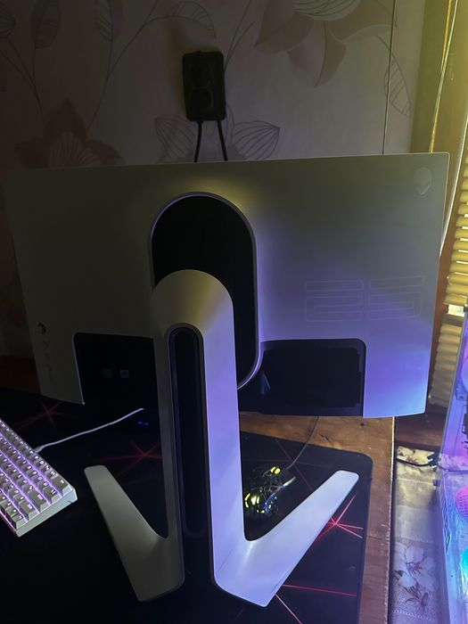 Монотор Alienware 240hz