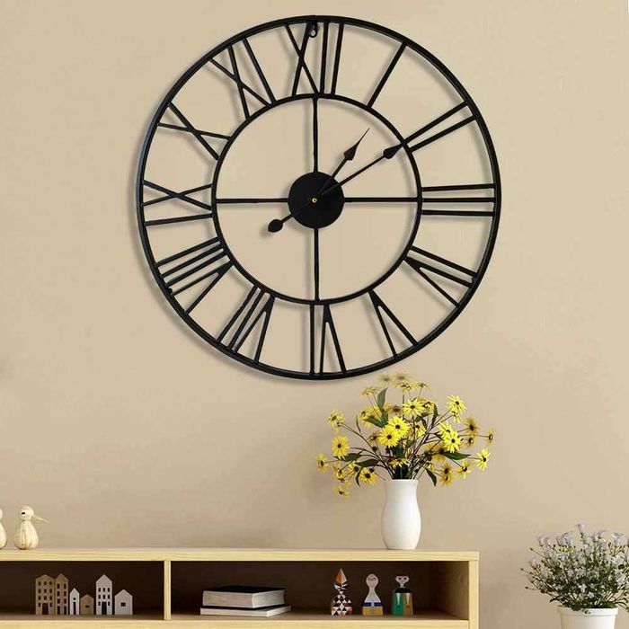 Метален стенен часовник с ретро дизайн и римски числа