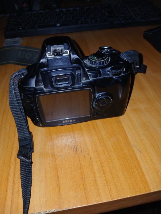 Nikon d40x rasmga tushirishga sotiladi
