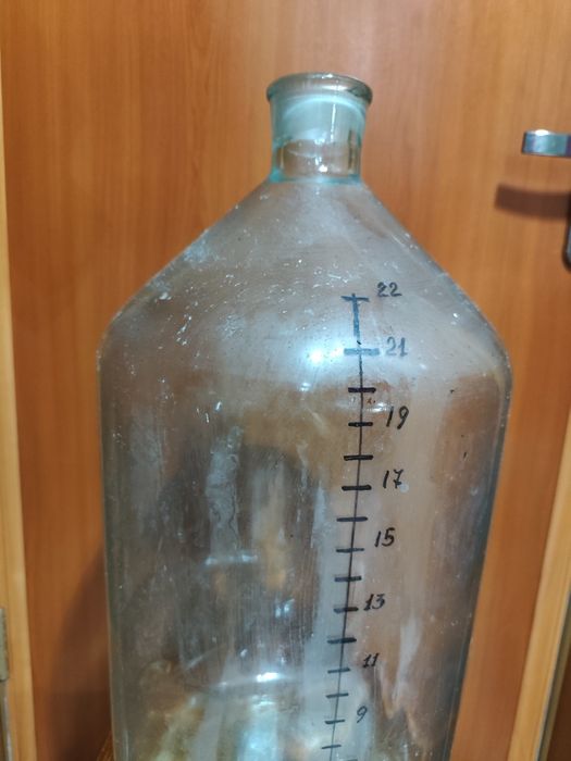 Бутыль стеклянный