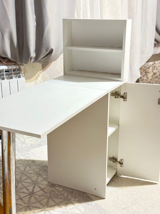 Продам манюкюрный стол