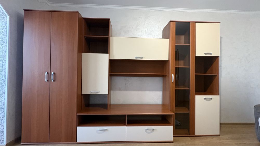 Vând mobila living