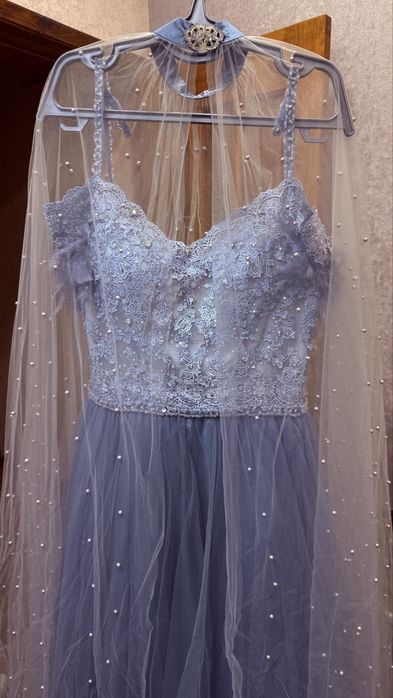 Прощам вечернее платье.