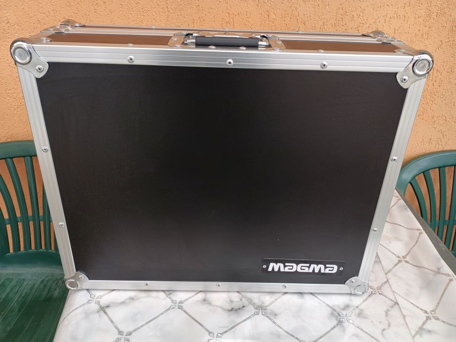 Продавам кейс Magma