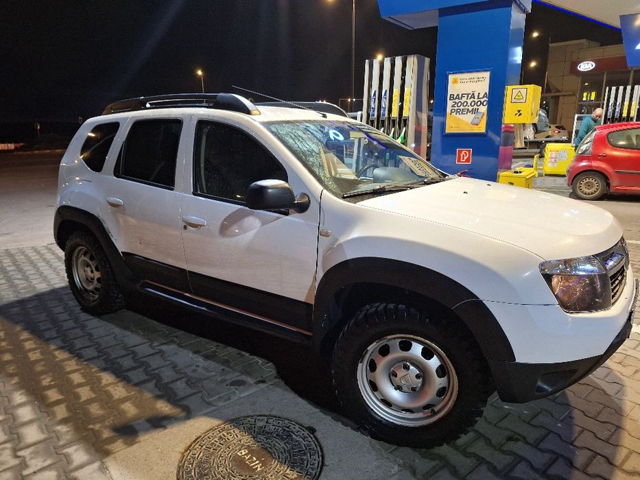 Vând Dacia Duster 2012