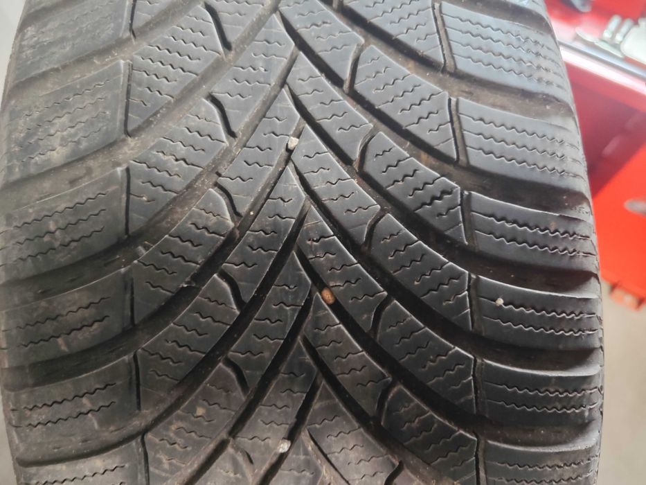 2бр.зимни гуми 235/55/18 Semperit