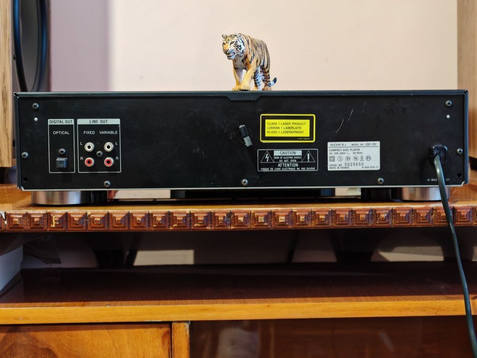 Sony CDP-797. Model ridicat în serie. Date tehnice mari. Preț fix !