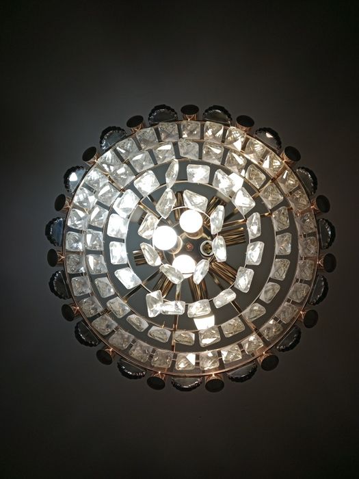 Продаю Люстру  срочно