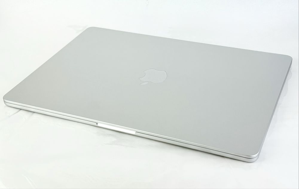 НОВ! Apple MacBook Air 15 M3 2024 16RAM 256GB Starlight Гаранция!
