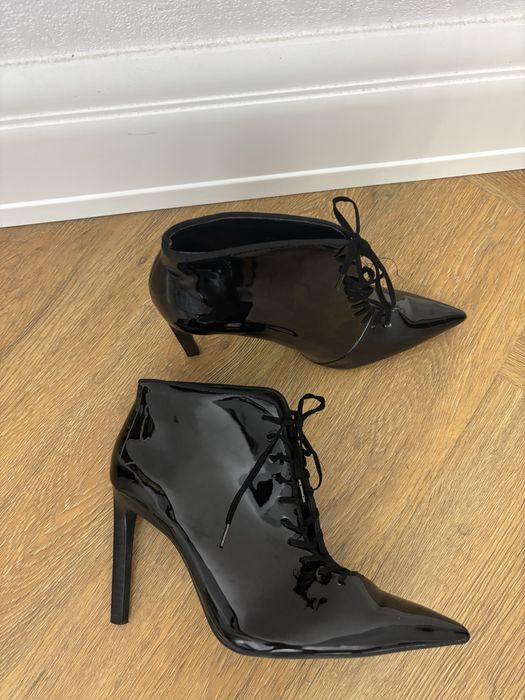 Продам сапожки лаковые Zara