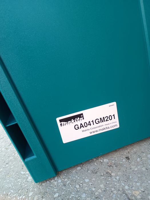 Polizor unghiular Makita cu 2 baterii și statie de încărcare , nou