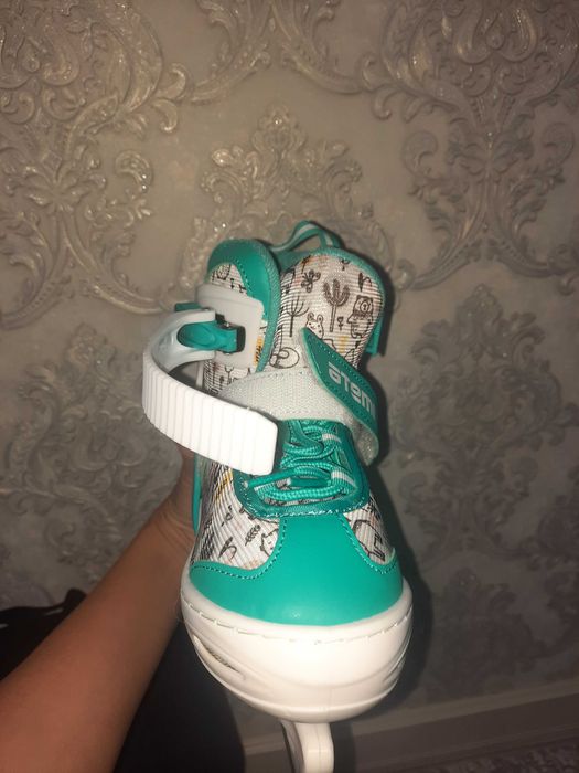 Продам коньки любительские