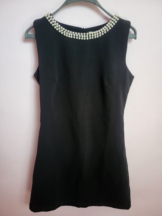 Черна официална рокля с перли