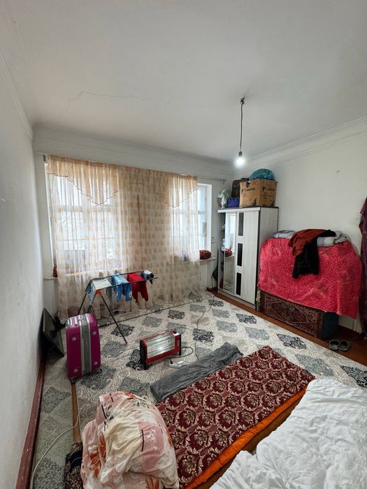 Срочно Продаеться 1-ком квартира городе Чирчике районе Навай центр