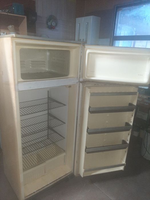 Продам рабочий холодильник