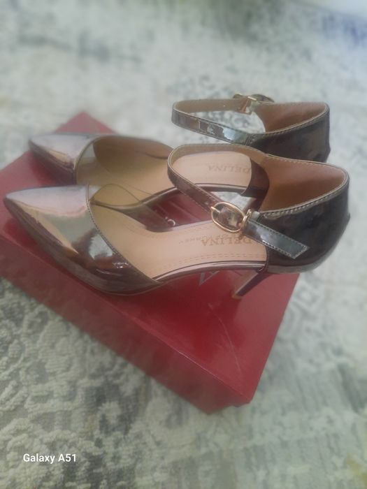 Аяқ киім сатылады