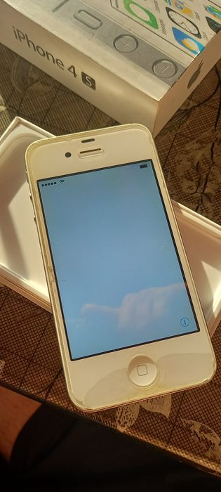 IPhone 4s в отличном состоянии