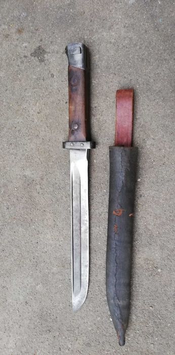 Стар окопен нож, ерзац. Налична кожена кания. Нож за оцеляване.