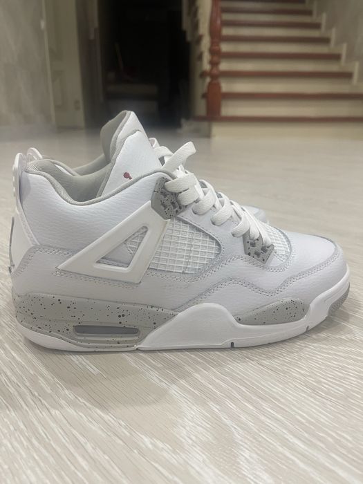 Продам новый кроссови Jordan 4 размер 40