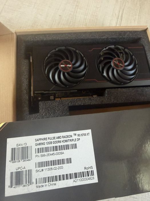 Продавам Видеокарти AMD RADEON RX 6700 XT И RX 6800 XT – 6 БРОЯ!