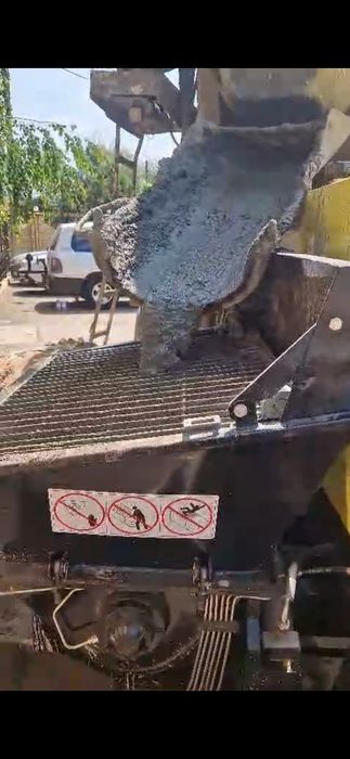 Продаётся Бетоный насос HBT20R.