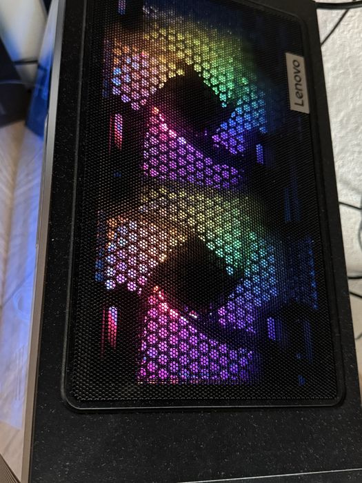 Геймърски комютър с периферия