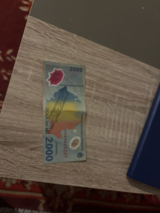 Vand bacnota 2000 de lei