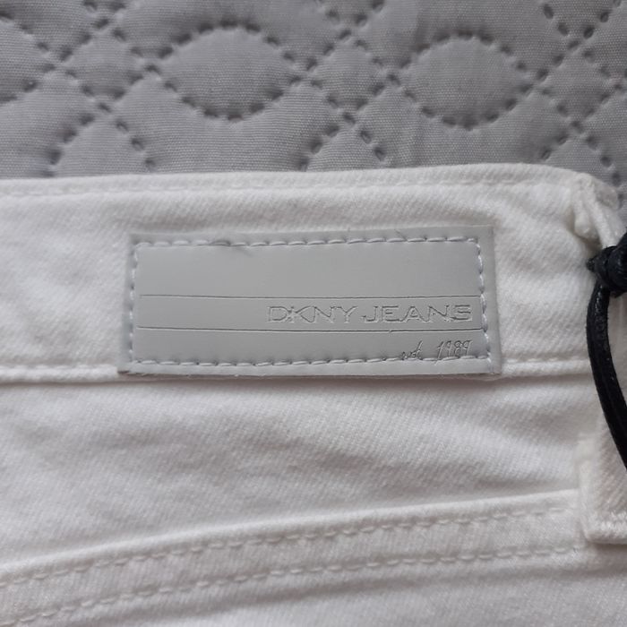 Бели маркови дънки DNKY Soho Skinny нови