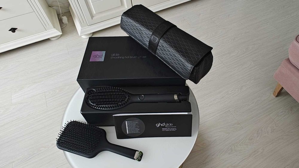 Perie Gift Set Smoothing Hot Brush GHD