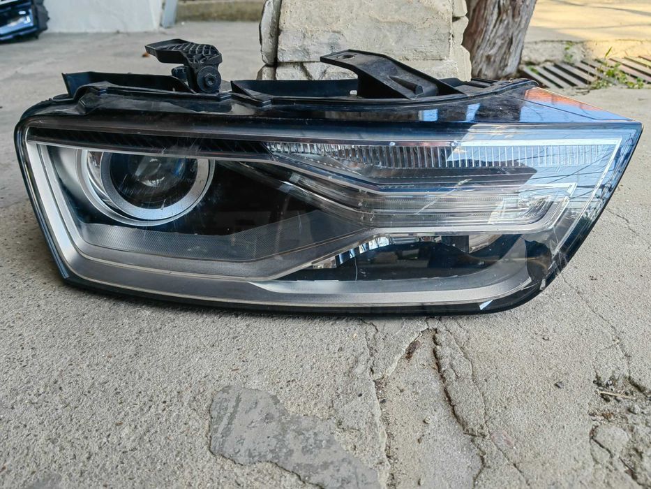 Фар Audi Q3 Bi-Xenon LED Face десен / Фар Ауди Кю3 Оригинален