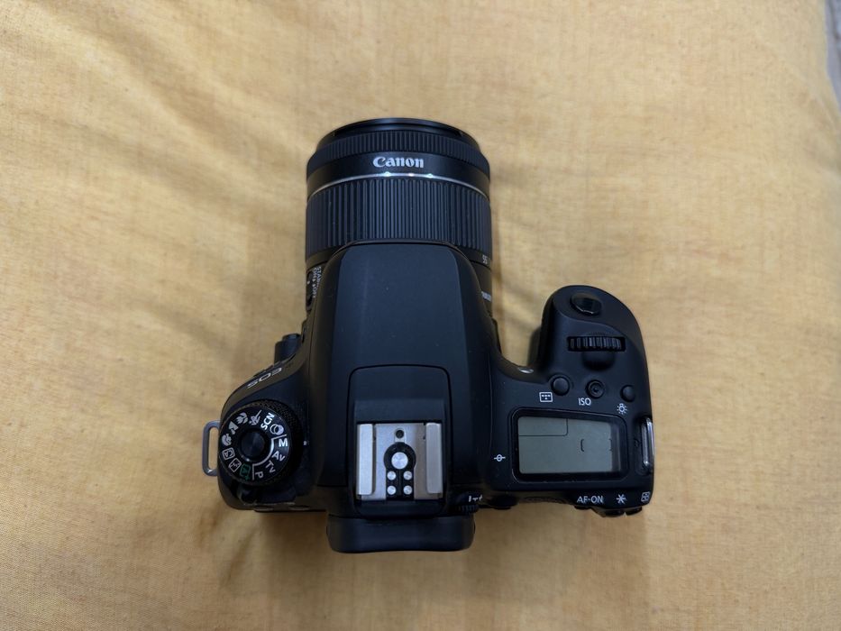 Canon  77D със 18-55mm/f4-5.6 IS STM и 50mm/f1.8 STM