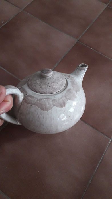 Чайник керамичен чисто нов. Изключително стилен и оригинален...