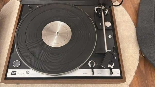 Pickup DUAL 701 - high-end