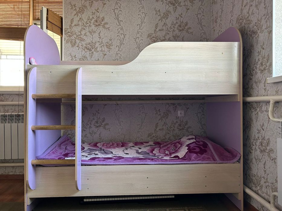 Детский кровать и шкаф