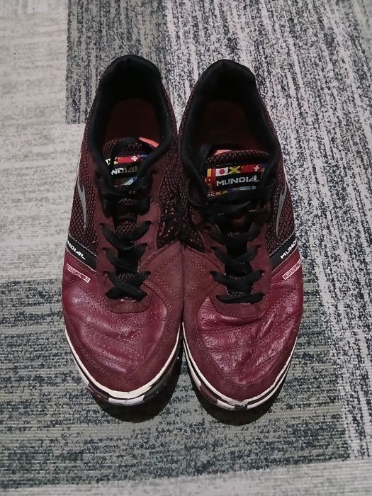 Продам футзалки joma