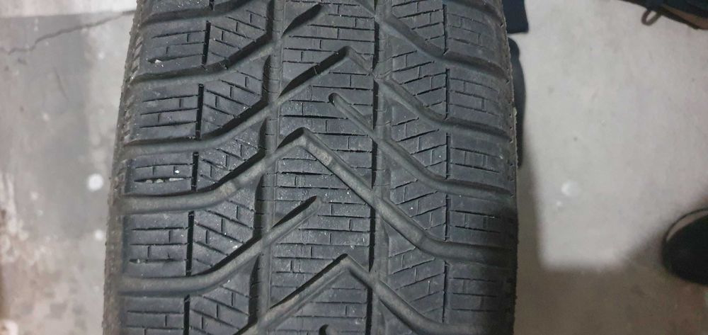 Anvelope iarna Pirelli+ jante  185/60/15