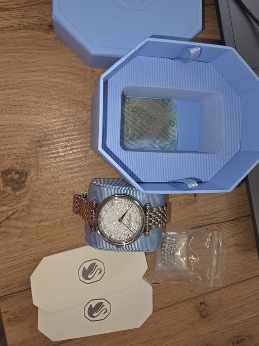 Часовник Swarovski
