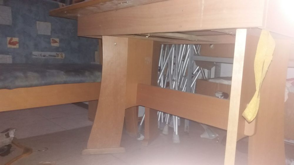 Colțar cu masa de bucătarie