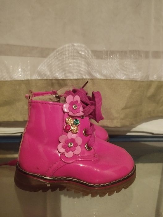 Продам детский ботинку