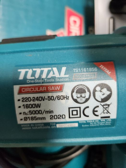 Продаю циркулярную пилу Total 1600W