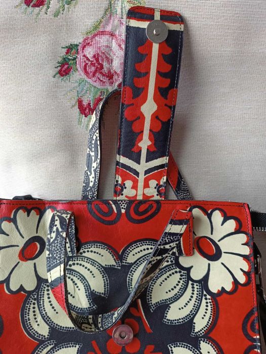 червено и черно ест. кожа чанта на Габина