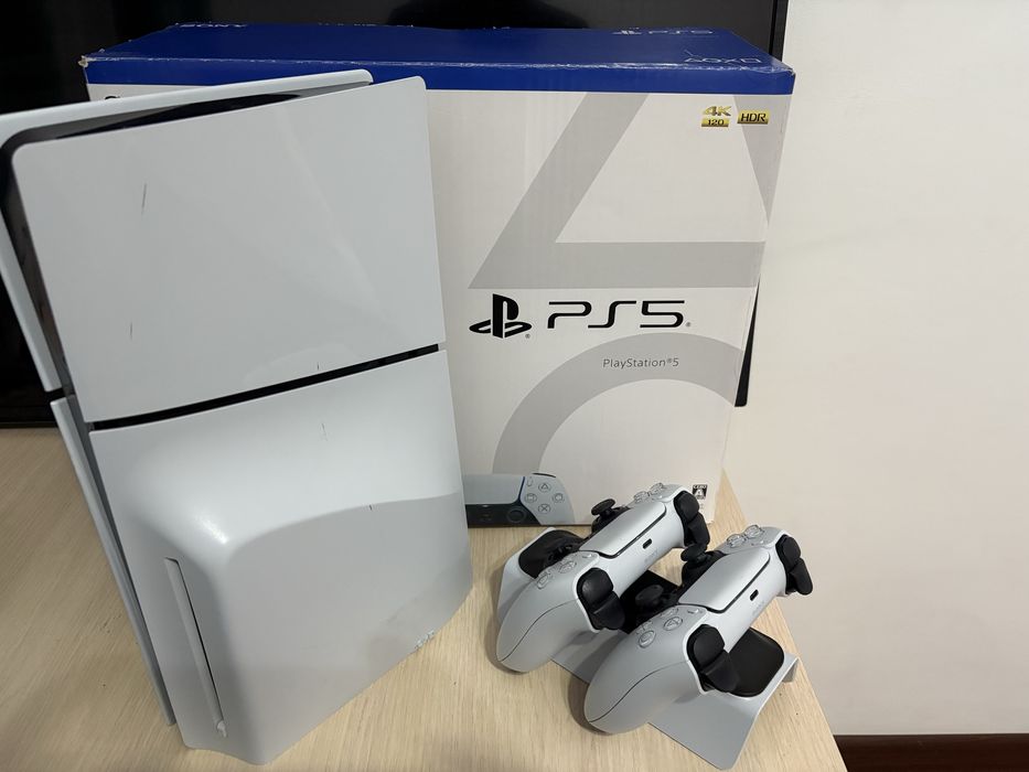 Play station 5  slim в комплекте 8 игр